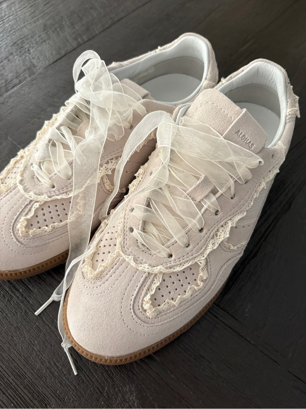 ALOHAS Crochet Cream Leather Sneaker